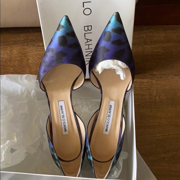 Manolo Blahnik Leopard Fabric Pump - Picture 7 of 16